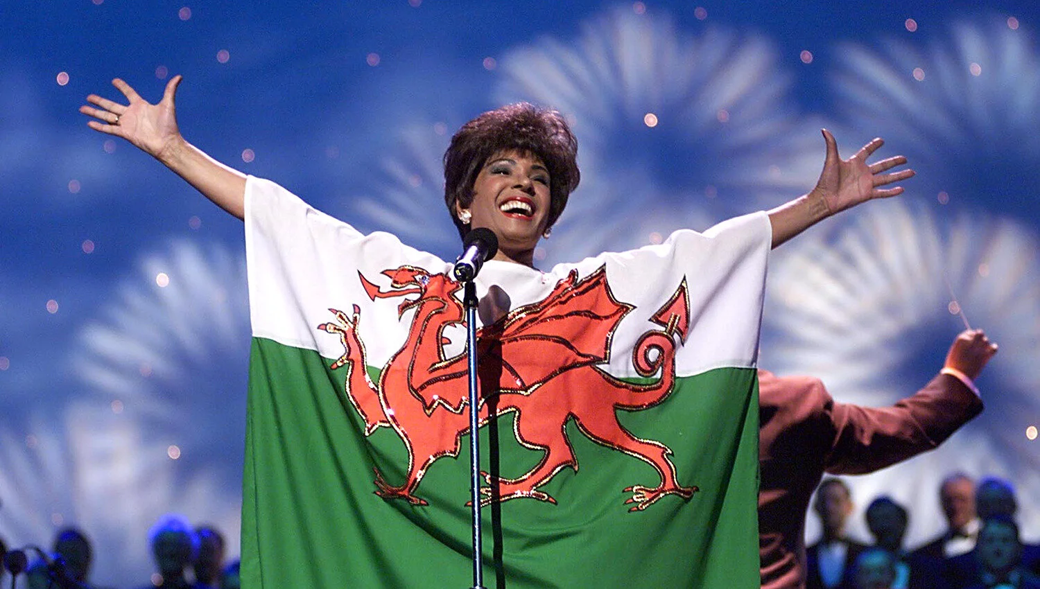 Shirley bassey sings at voices of the nation concert in cardiff bay