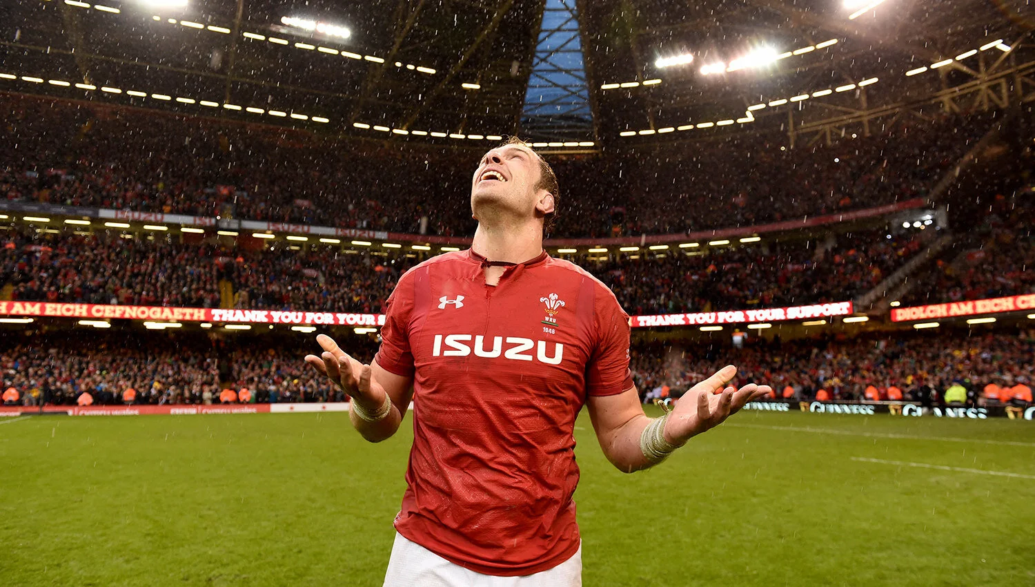 Six nations alun wyn jones celebrates